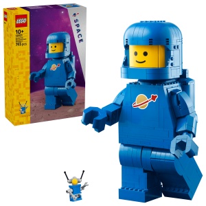 LEGO 40921 Up-Scaled Blue Astronaut Minifigure box and built set